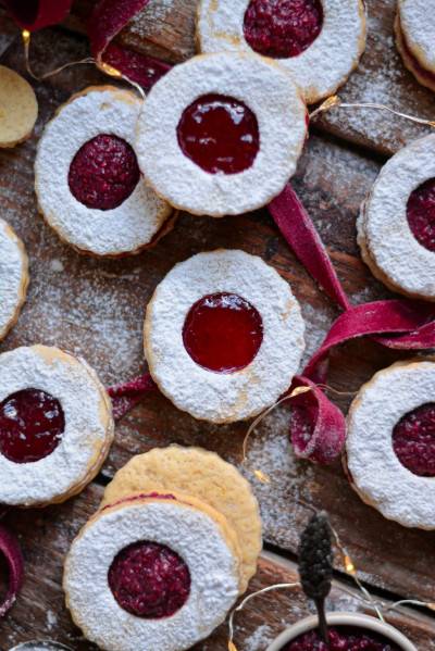 Biscuits sablés à la confiture façon linzer Biscuits sablés à la confiture façon linzer