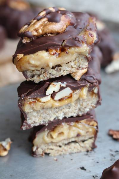 Barres chocolat, cacahuètes et caramel Barres chocolat, cacahuètes et caramel