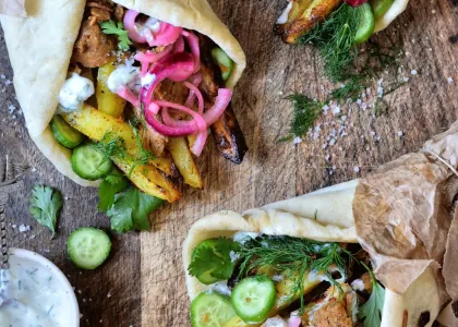Gyros (kebab) végan et sa sauce blanche
