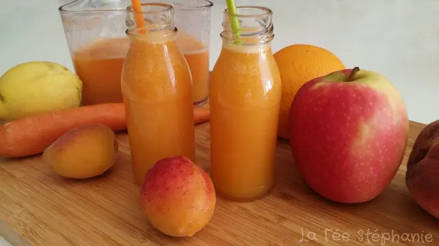 Jus multivitaminé aux fruits et à la carotte