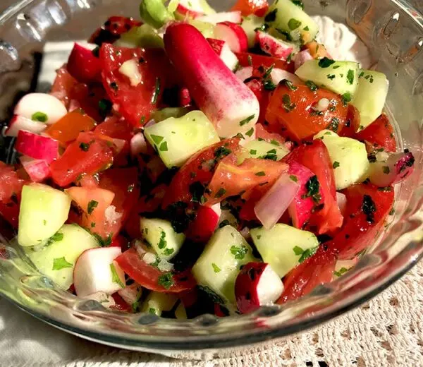 Salade de tomates et radis au sumac